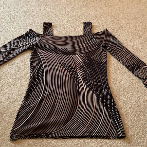 Off-shoulder brown pattern top - Picture 2 of 6